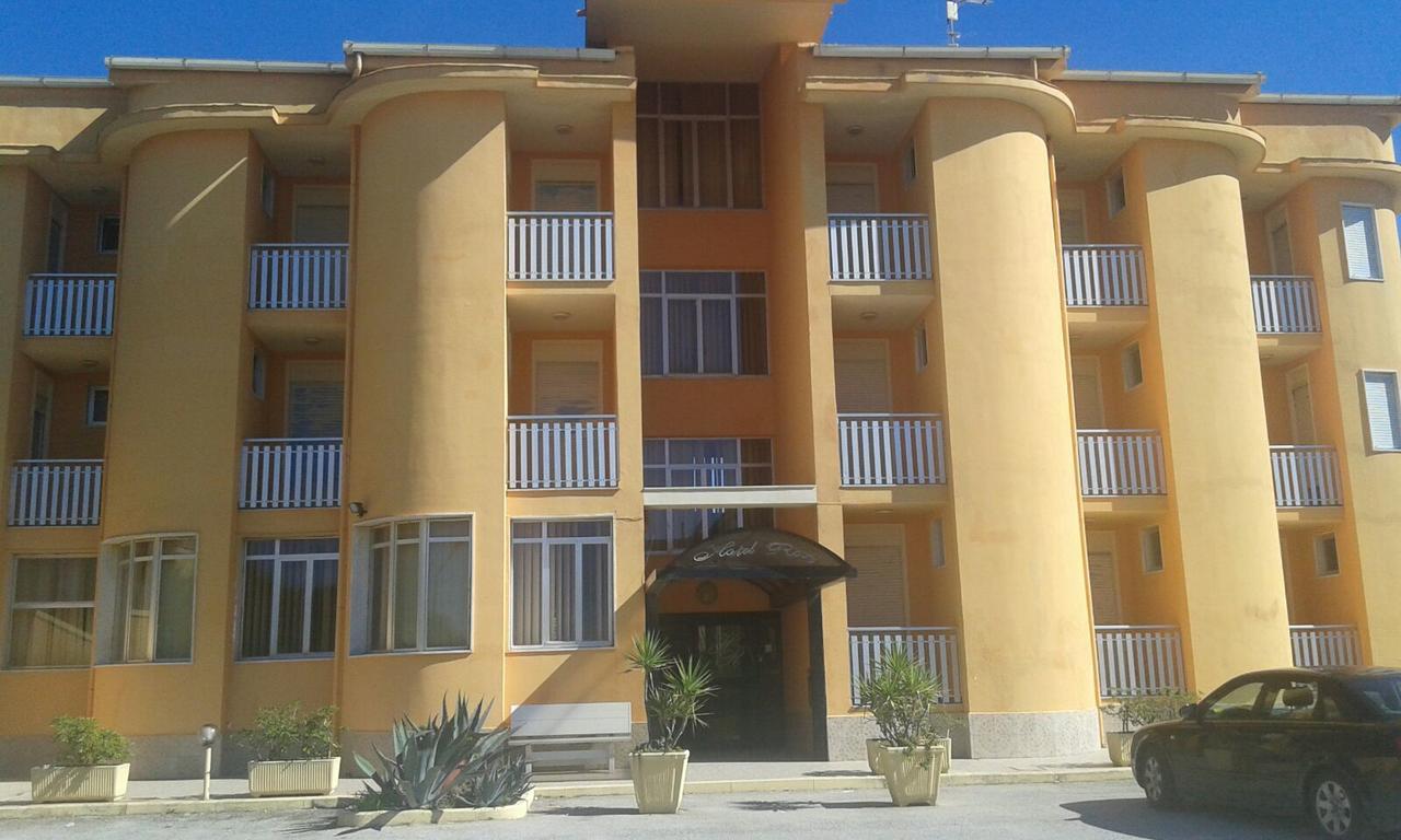 Hotel Rosy ياتّيباليا المظهر الخارجي الصورة